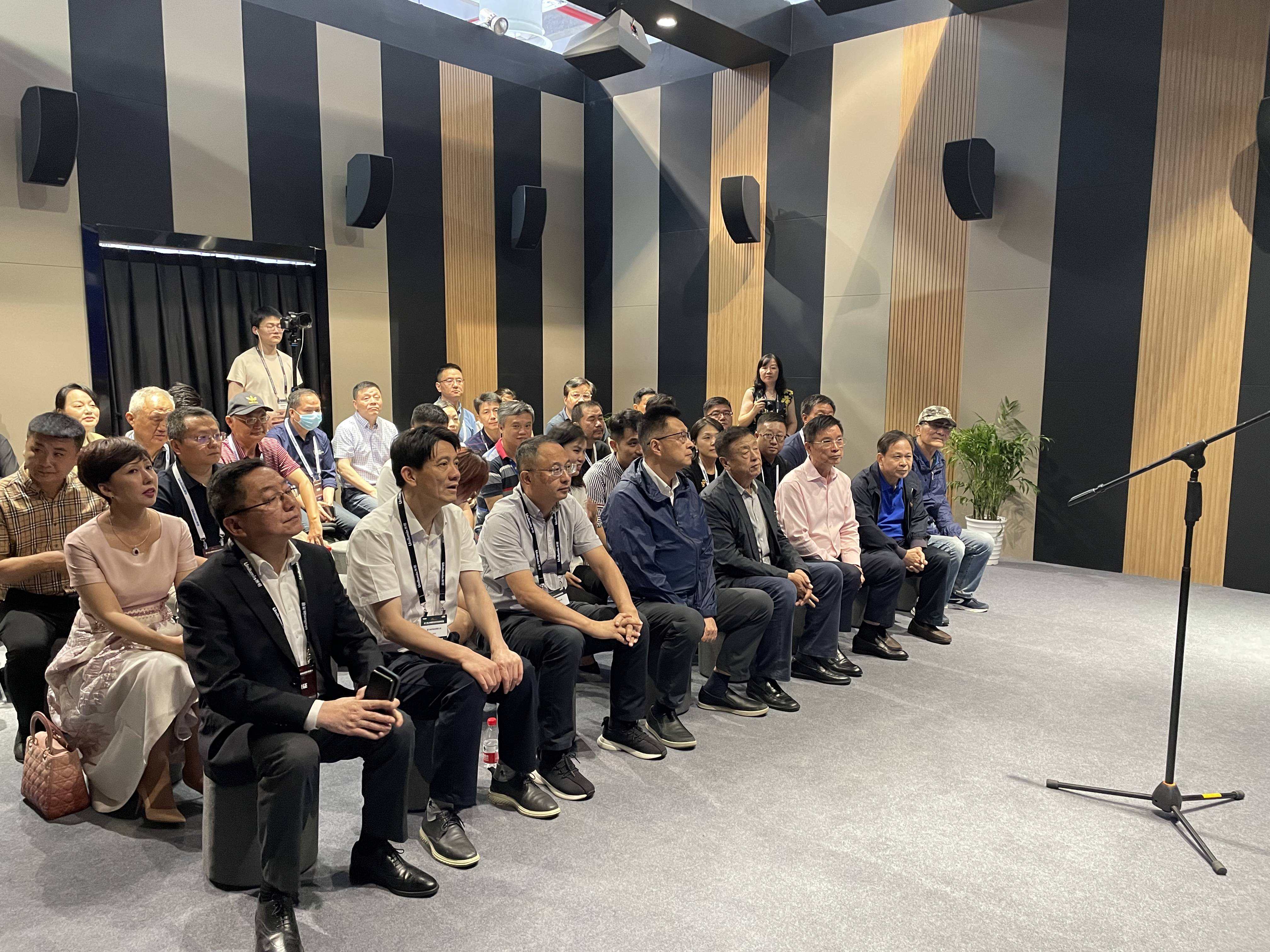 展會報道|影王推出國際先進4.0直視顯示LED全景聲數字影院解決方案 展會報道|影王推出國際先進4.0直視顯示LED全景聲數字影院解決方案