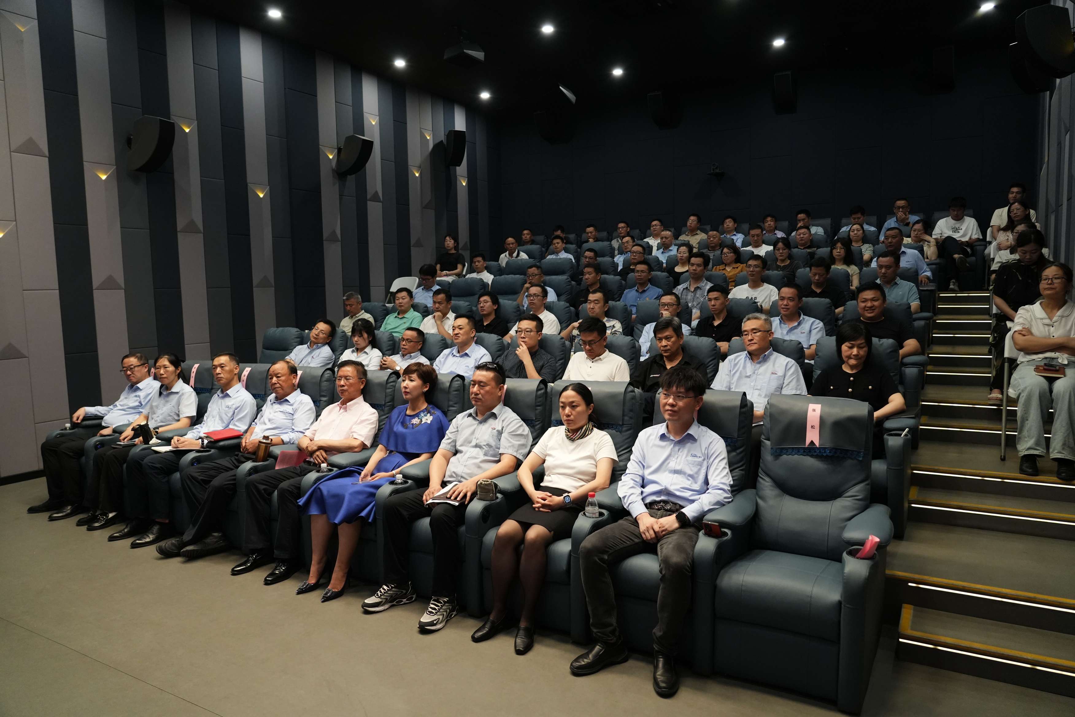 音王集團(tuán)2024上半年度工作總結(jié)與下半年度新任務(wù)新目標(biāo)誓師大會(huì)圓滿召開 音王集團(tuán)2024上半年度工作總結(jié)與下半年度新任務(wù)新目標(biāo)誓師大會(huì)圓滿召開