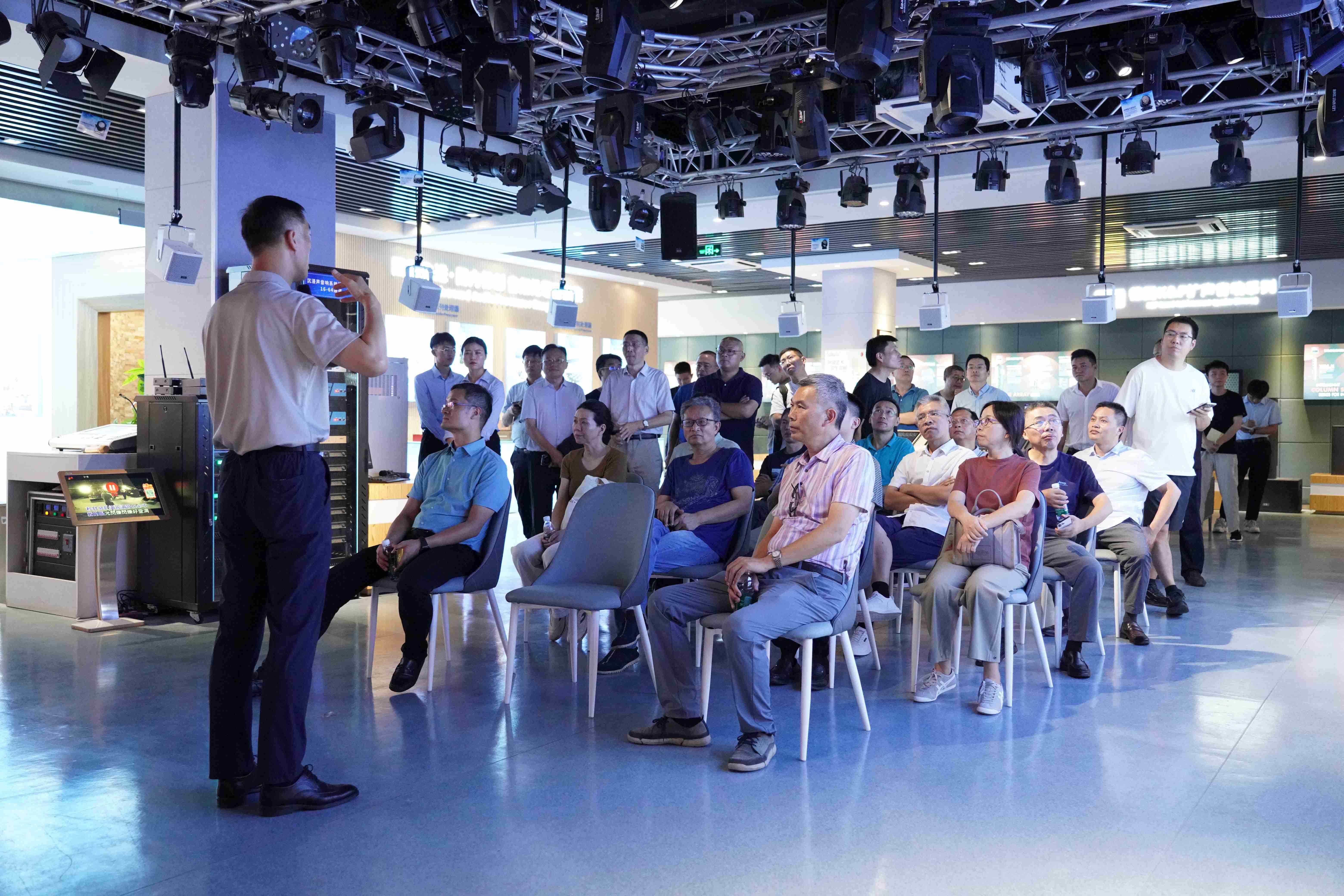 2024年蘇中建筑電氣及智能化技術(shù)交流會(huì)在音王盛大召開 2024年蘇中建筑電氣及智能化技術(shù)交流會(huì)在音王盛大召開