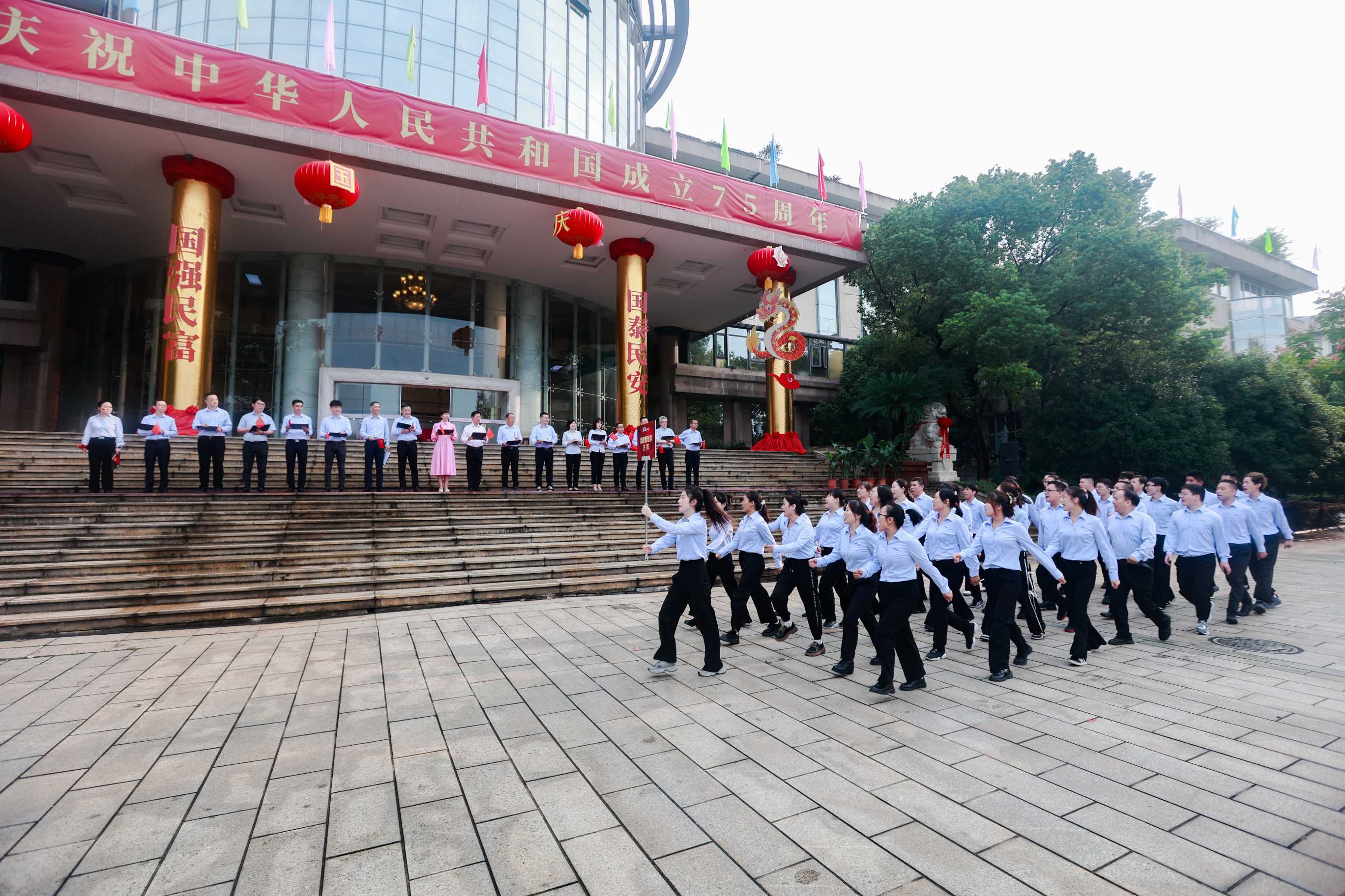 音王集團(tuán)共慶華誕:七十五載輝煌交響,家國(guó)情懷共鑄時(shí)代華章 音王集團(tuán)共慶華誕:七十五載輝煌交響,家國(guó)情懷共鑄時(shí)代華章