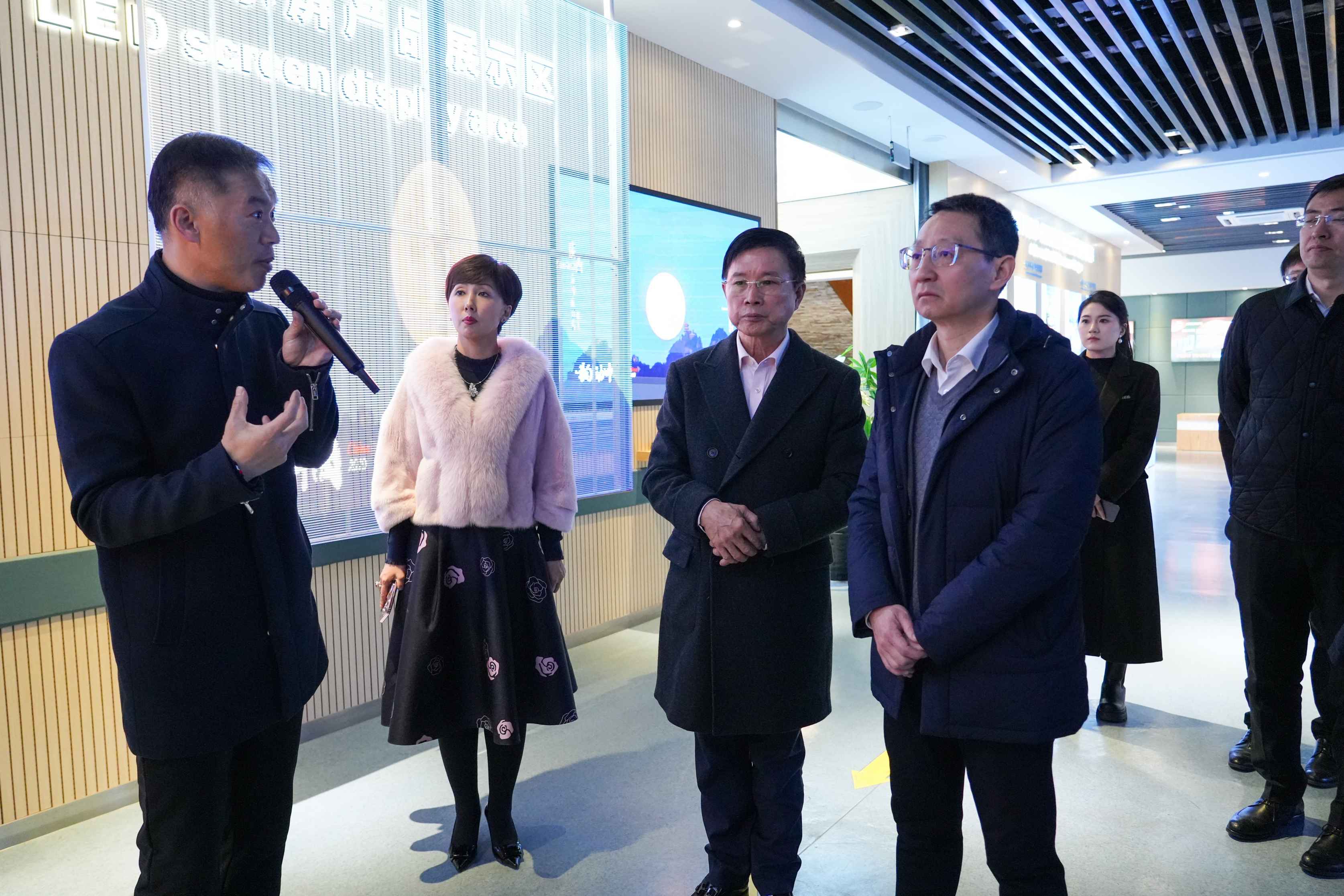 寧波市黨政領導一行赴音王集團考察調研,共鑄科技文化融合發展 寧波市黨政領導一行赴音王集團考察調研,共鑄科技文化融合發展